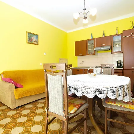Mario 1622 Apartment