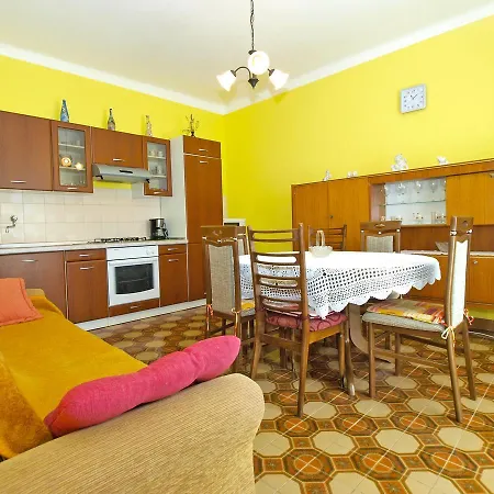 Mario 1622 Apartment Valtura