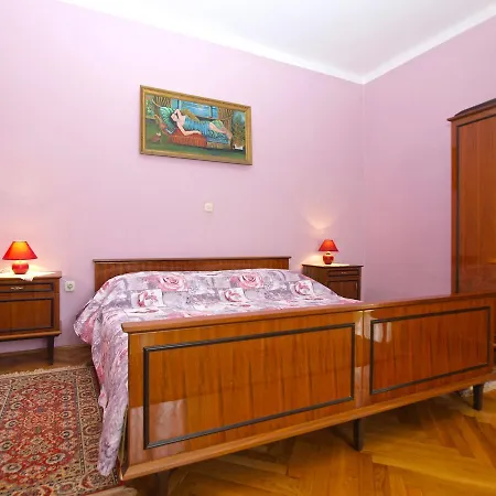 Mario 1622 Apartment